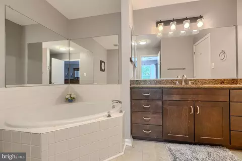 Bath - 631 Nanticoke Ct, Abingdon, MD 21009 photo 2 of 5