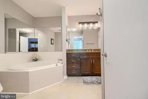 Bath - 631 Nanticoke Ct, Abingdon, MD 21009 photo 1 of 5