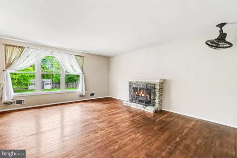 Living - 201 Mountain Rd, Fallston, MD 21047 photo 5 of 6
