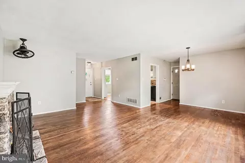 Living - 201 Mountain Rd, Fallston, MD 21047 photo 3 of 6