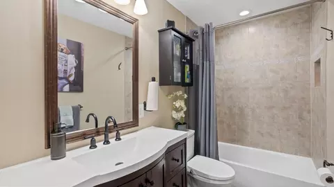 Bath - 405 Devonshire Ct, Aberdeen, MD 21001 photo 4 of 4