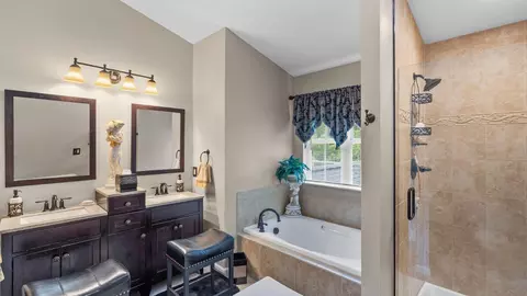 Bath - 405 Devonshire Ct, Aberdeen, MD 21001 photo 2 of 4
