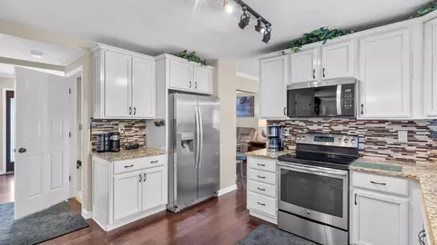 Kitchen - 405 Devonshire Ct, Aberdeen, MD 21001 photo 3 of 5