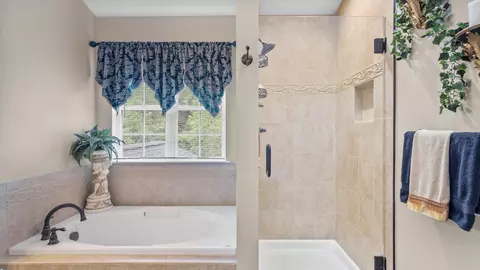 Bath - 405 Devonshire Ct, Aberdeen, MD 21001 photo 3 of 4