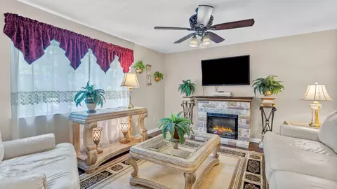 Living - 405 Devonshire Ct, Aberdeen, MD 21001 photo 2 of 2
