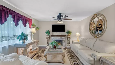 Living - 405 Devonshire Ct, Aberdeen, MD 21001 photo 1 of 2