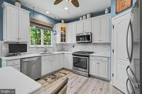 Kitchen - 2913 Airdrie Ave, Abingdon, MD 21009 photo 4 of 5