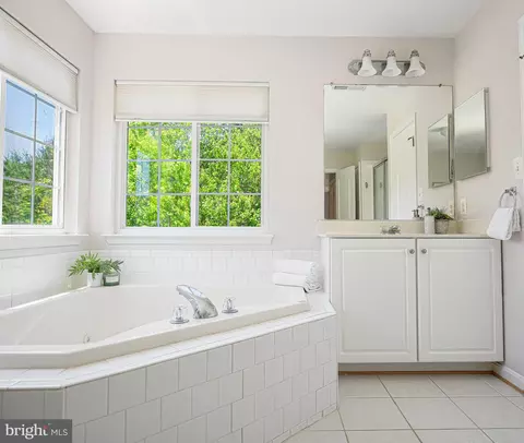Bath - 436 Clydebank Dr, Abingdon, MD 21009 photo 2 of 5