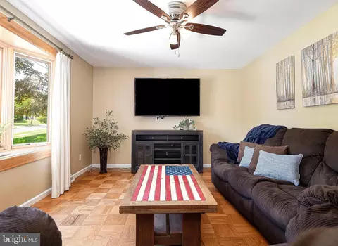 Living - 426 Gilmor Rd, Joppa, MD 21085 photo 2 of 3