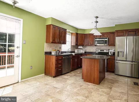 Kitchen - 405 Ashton Ln, Abingdon, MD 21009 photo 3 of 4