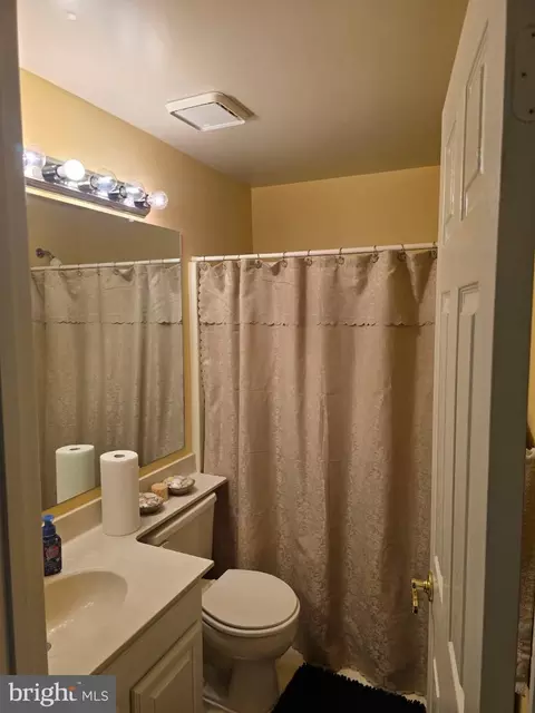 Bath - 217 Ferring Ct, Abingdon, MD 21009 photo 1 of 3