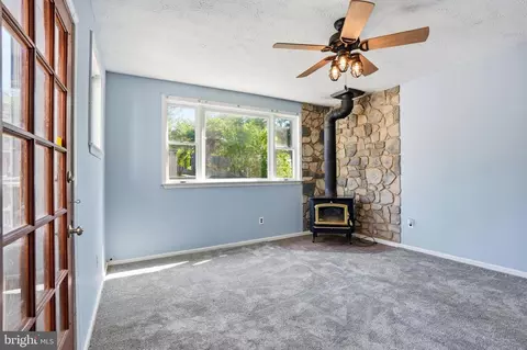 Living - 2030 Cherry Rd, Edgewood, MD 21040 photo 6 of 10