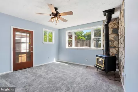 Living - 2030 Cherry Rd, Edgewood, MD 21040 photo 5 of 10