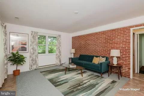 Living - 2911 Nelson Ln, Fallston, MD 21047 photo 3 of 9