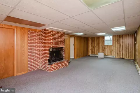 Living - 2911 Nelson Ln, Fallston, MD 21047 photo 8 of 9