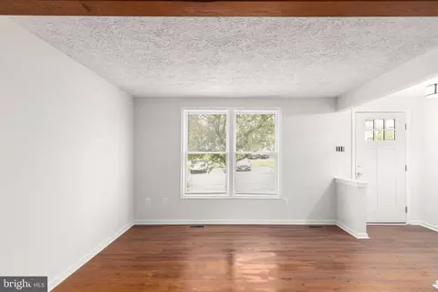 Living - 3246 Split Oak Ct, Abingdon, MD 21009 photo 2 of 6
