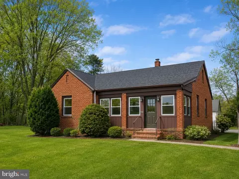 15 Mountain Rd, Fallston, MD 21047