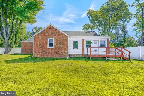 15 Mountain Rd, Fallston, MD 21047
