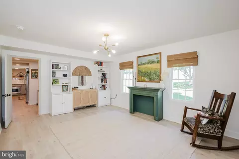 Living - 3248 Charles St, Fallston, MD 21047 photo 2 of 3