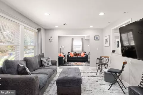 Living - 814 Foxwell Rd, Joppa, MD 21085 photo 1 of 1