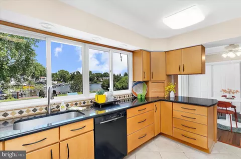 Kitchen - 35 Neptune Dr, Joppa, MD 21085 photo 3 of 4