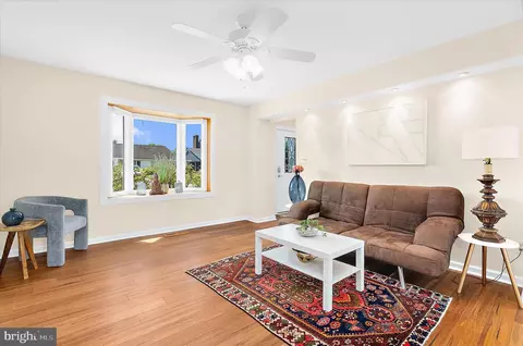 Living - 35 Neptune Dr, Joppa, MD 21085 photo 6 of 8