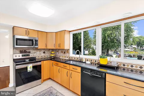 Kitchen - 35 Neptune Dr, Joppa, MD 21085 photo 2 of 4