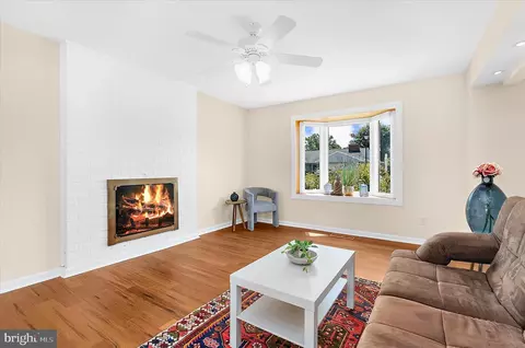 Living - 35 Neptune Dr, Joppa, MD 21085 photo 7 of 8