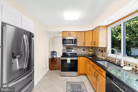 Kitchen - 35 Neptune Dr, Joppa, MD 21085 photo 4 of 4