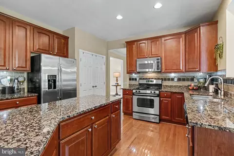 Kitchen - 306 Loganwood Ct, Joppa, MD 21085 photo 6 of 6