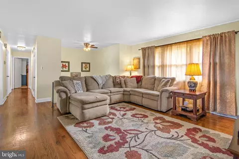 Entry Way - 3223 Suffolk Ln, Fallston, MD 21047 photo 1 of 4