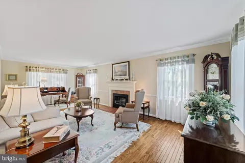 Living - 3105 Clearfield Ct, Baldwin, MD 21013 photo 1 of 2