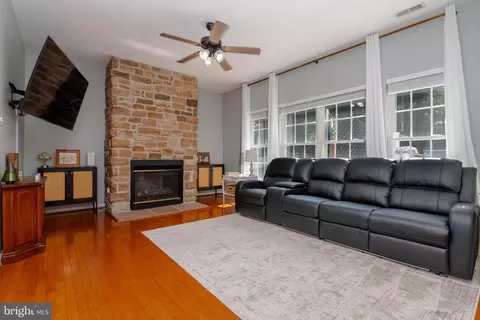 Living - 1985 Mitchell Dr, Aberdeen, MD 21001 photo 3 of 4