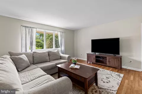 Living - 1305 Terry Way, Fallston, MD 21047 photo 2 of 5