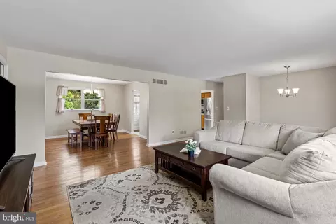 Living - 1305 Terry Way, Fallston, MD 21047 photo 3 of 5