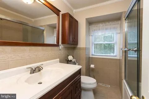Bath - 218 Garnett Rd, Joppa, MD 21085 photo 2 of 3