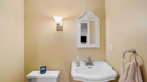 Bath - 2500 Suffolk Ct, Fallston, MD 21047 photo 3 of 3