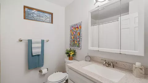 Bath - 2500 Suffolk Ct, Fallston, MD 21047 photo 2 of 3