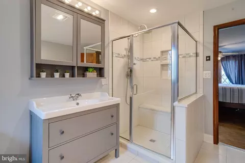 Bath - 2300 Kings Arms Dr, Fallston, MD 21047 photo 6 of 9