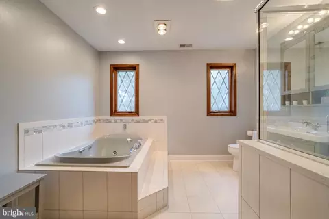 Bath - 2300 Kings Arms Dr, Fallston, MD 21047 photo 2 of 9