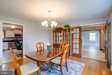 Dining - 2300 Kings Arms Dr, Fallston, MD 21047 photo 5 of 6