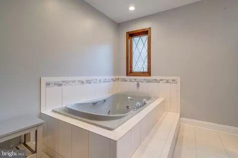 Bath - 2300 Kings Arms Dr, Fallston, MD 21047 photo 3 of 9