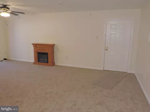 Living - 205 Star Pointe Ct #1D, Abingdon, MD 21009 photo 3 of 5