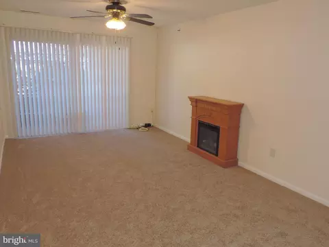 Living - 205 Star Pointe Ct #1D, Abingdon, MD 21009 photo 2 of 5