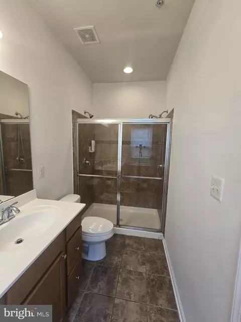 Bath - 225 Staysail Dr, Joppa, MD 21085 photo 1 of 2