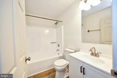 Bath - 826 Clover Leaf Ct, Edgewood, MD 21040 photo 1 of 2