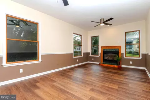 Living - 226 Garnett Rd, Joppa, MD 21085 photo 2 of 9