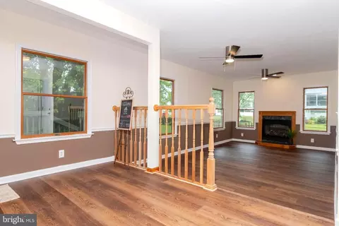 Living - 226 Garnett Rd, Joppa, MD 21085 photo 7 of 9