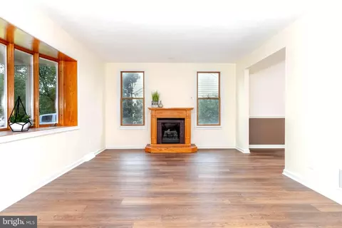 Living - 226 Garnett Rd, Joppa, MD 21085 photo 4 of 9