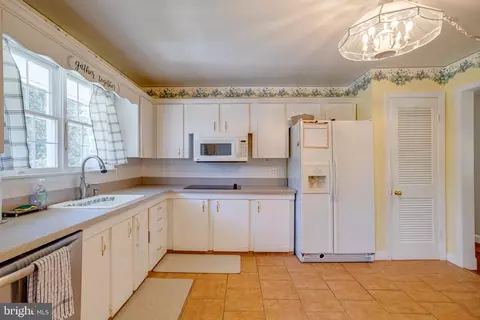 Kitchen - 2507 Claret Dr, Fallston, MD 21047 photo 4 of 4